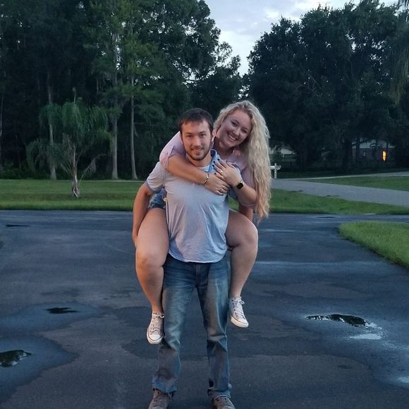 Meet your Posher, Lauren - Picture 1 of 2